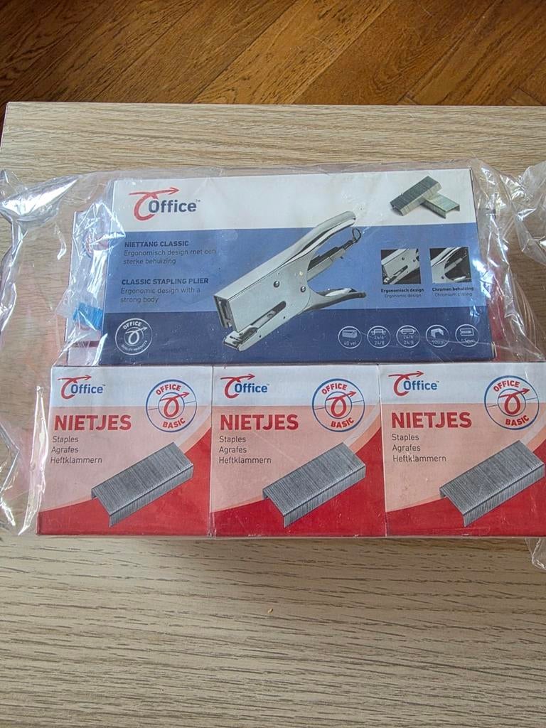 Nietmachine + 9 pakken nietjes, Ophalen