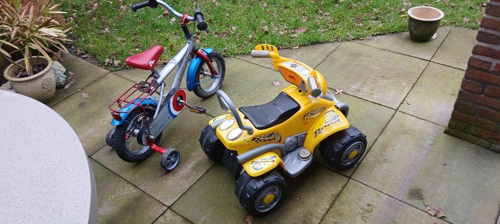 Kinderfietsje,en kinderscooter, Ophalen, Gebruikt