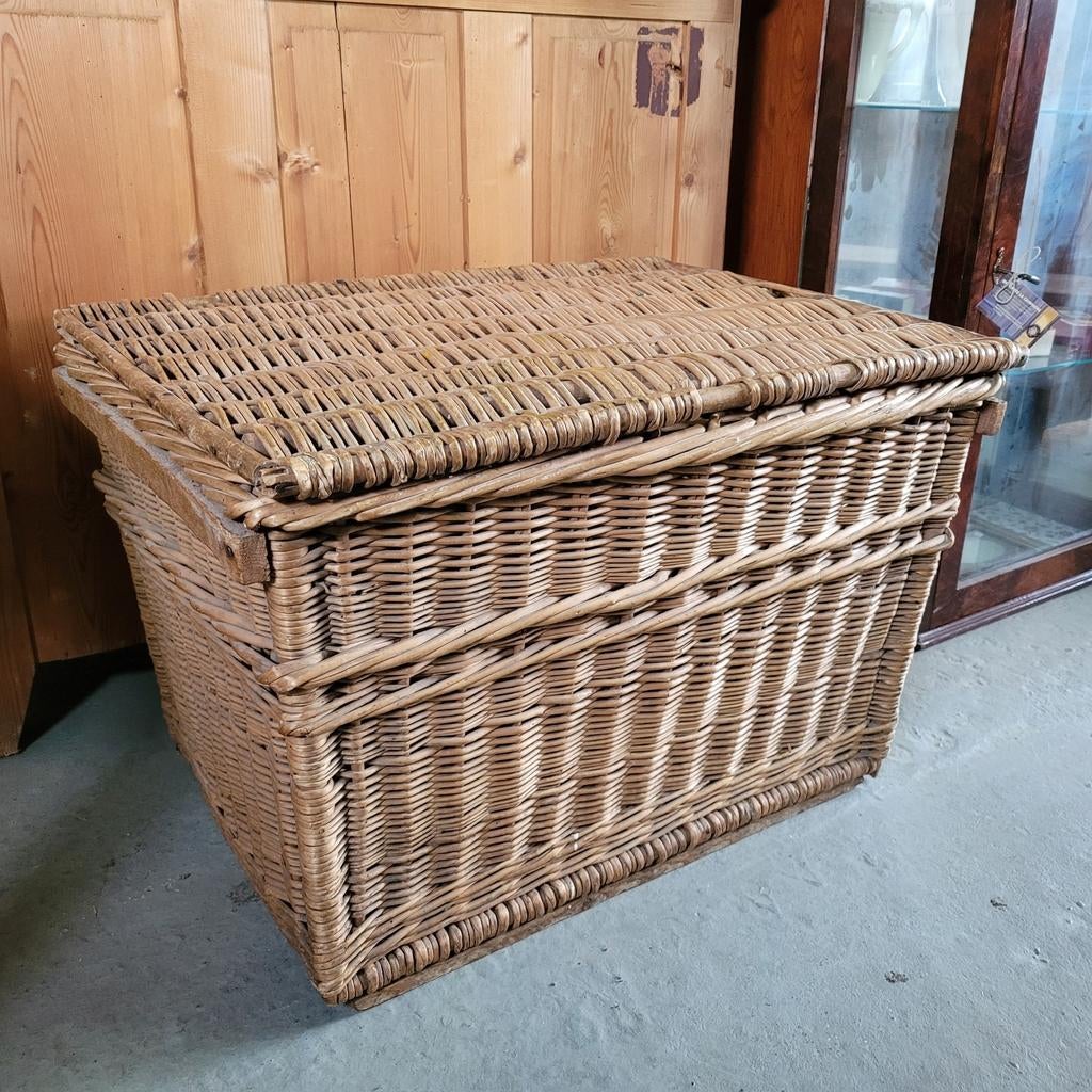 Brocante oude grote rieten mand, wasmand, speelgoedmand, Ophalen, Gebruikt, Mand, Rian.verbeet@gmail.com
