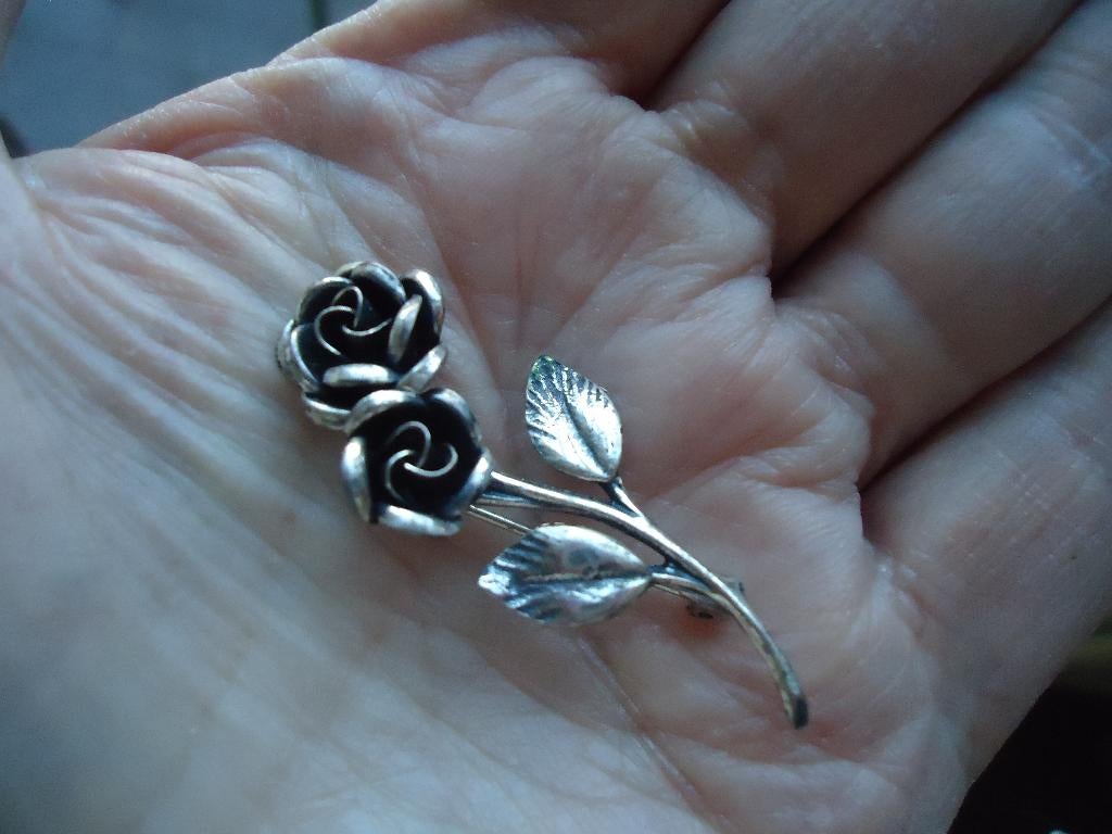 mooie echt zilveren broche TEKA roos gemerkt, Sieraden, Tassen en Uiterlijk, Broches, 4 tot 7 cm, Ophalen of Verzenden, Zo goed als nieuw