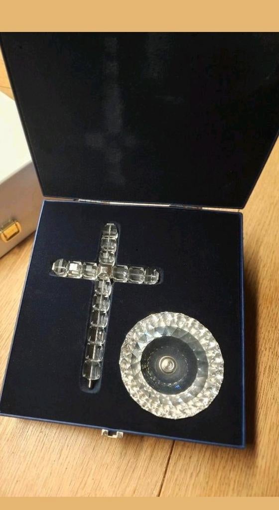 Swarovski prachtig stuk. In doos. Cross of light, Ophalen of Verzenden, Zo goed als nieuw, Figuurtje