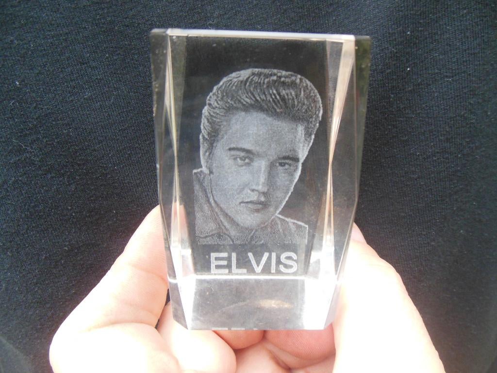 elvis presley in glas beeldje decoratie verzamel rock n roll, Ophalen of Verzenden, Zo goed als nieuw, Pop, Beeldje of Miniatuur