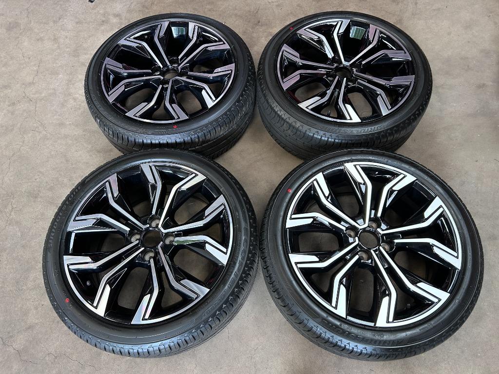 17 inch originele velgen + zomerbanden Renault Clio V, Auto-onderdelen, Banden en Velgen, Banden en Velgen, Nieuw, 17 inch, Personenwagen