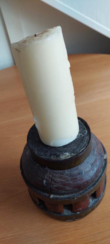 kaarsenstandaard met kaars, Ophalen, Gebruikt, Bruin, Hout