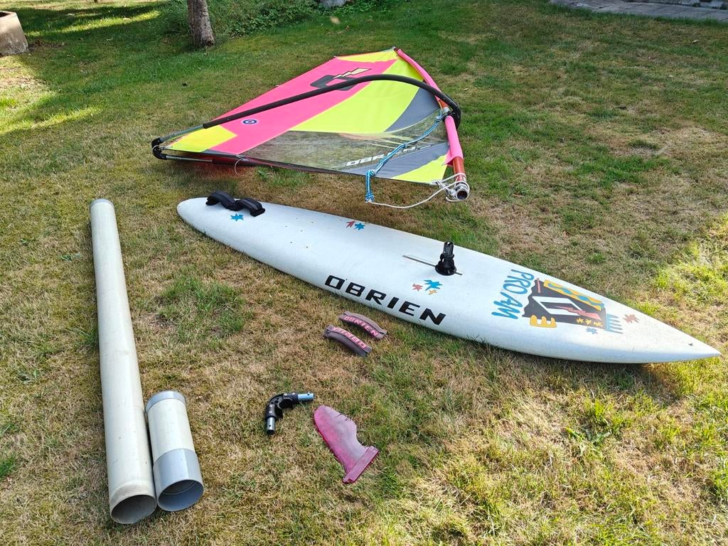 O'Brien Pro-Am surfplank met Neil Pryde zeil (6.3m²), Watersport en Boten, Windsurfen, Ophalen, 250 tot 300 cm, Gebruikt, Met vin(nen)