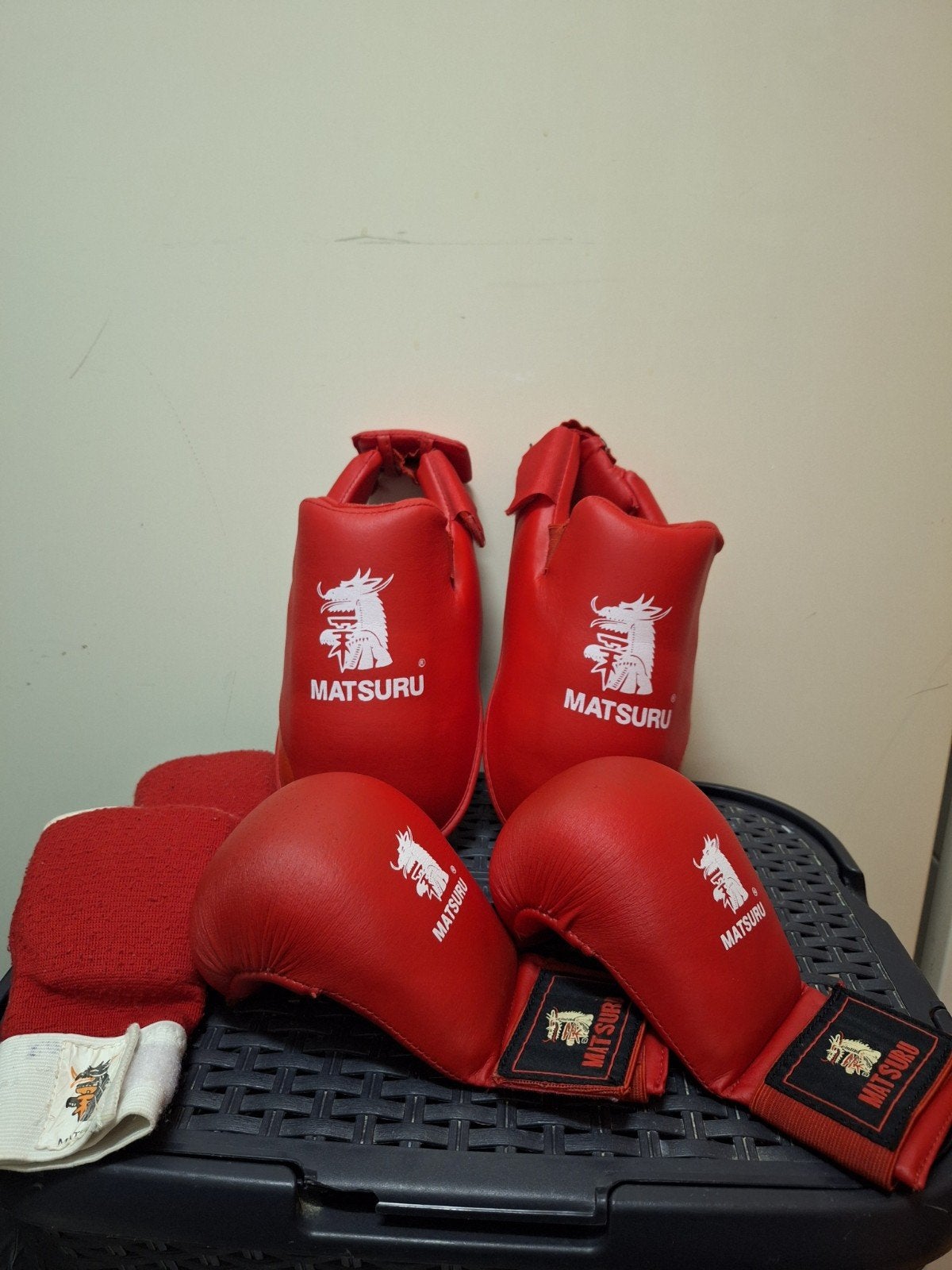 Matsuru Karate Beschermingsset (Handschoenen,Voetbeschermer, Gebruikt, Vechtsportbescherming, Maat L, Ophalen of Verzenden
