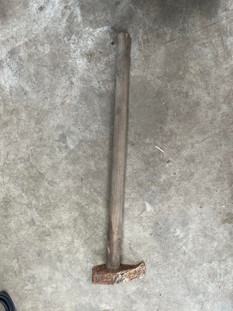 Moker hamer met lange houten steel, Ophalen, Gebruikt