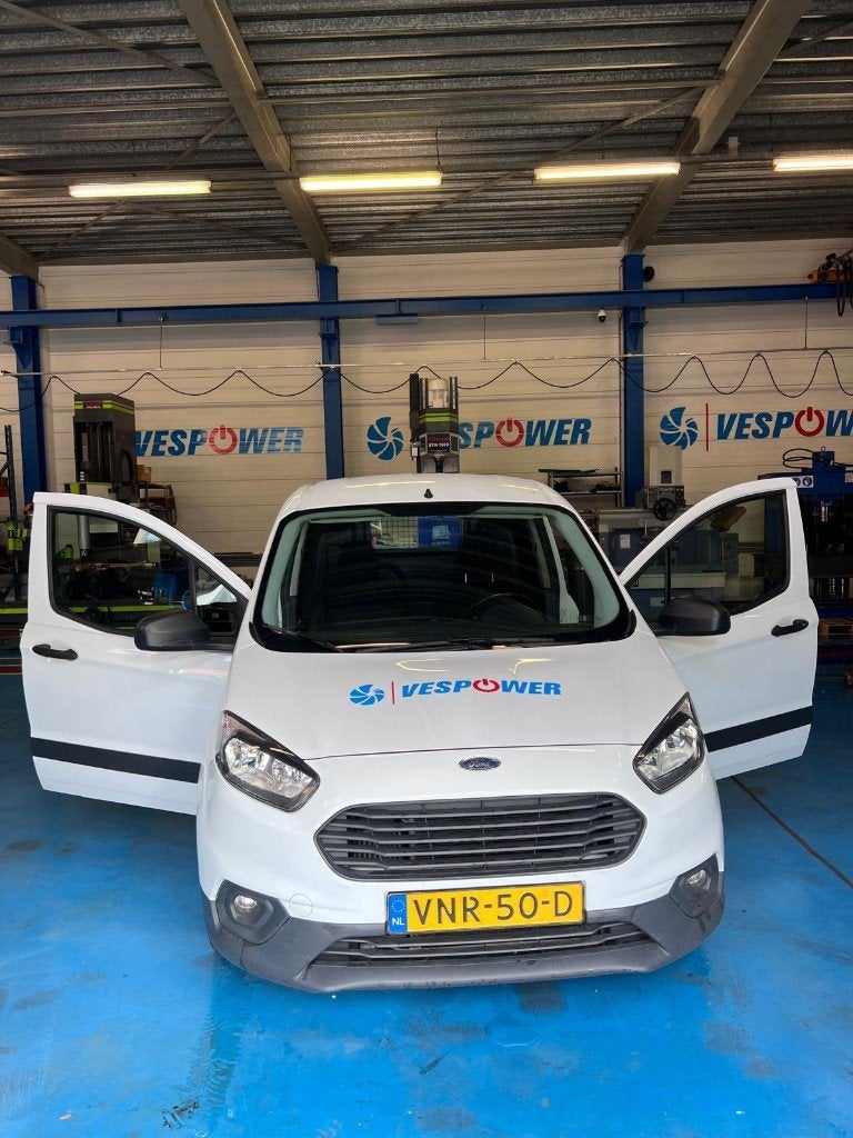 Ford Transit Courier GB 1.0 Ecoboost 100pk S&S 2022 Wit, Auto's, Bestelauto's, Voorwielaandrijving, Euro 6, Wit, Handgeschakeld