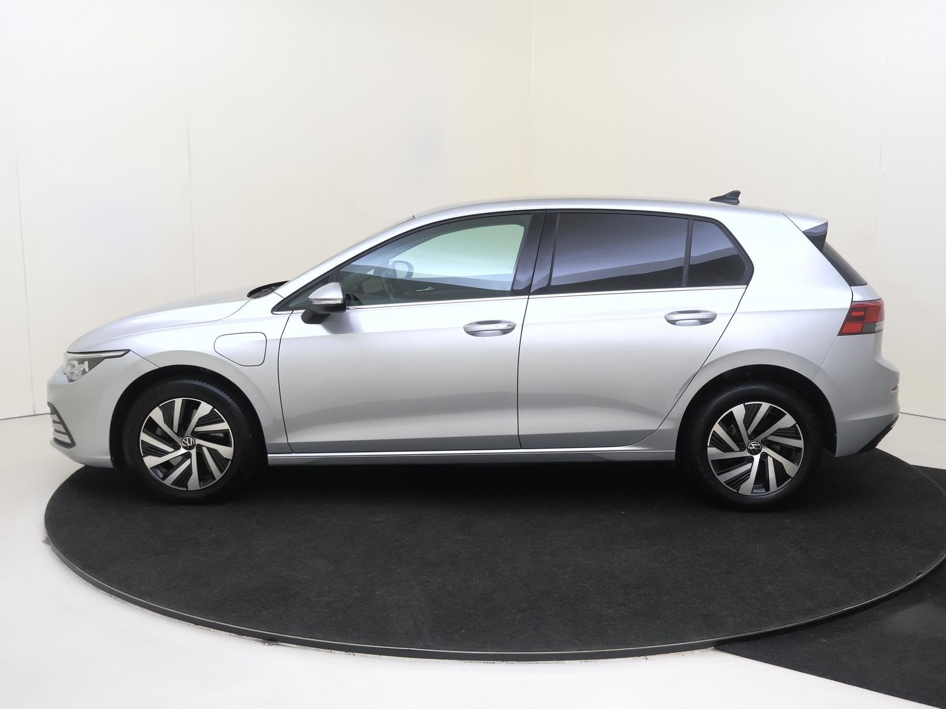 Volkswagen Golf 1.4 eHybrid | SoH 100% | Digital cockpit Pro, 12 maanden, Gebruikt, 4 cilinders, 13 kWh