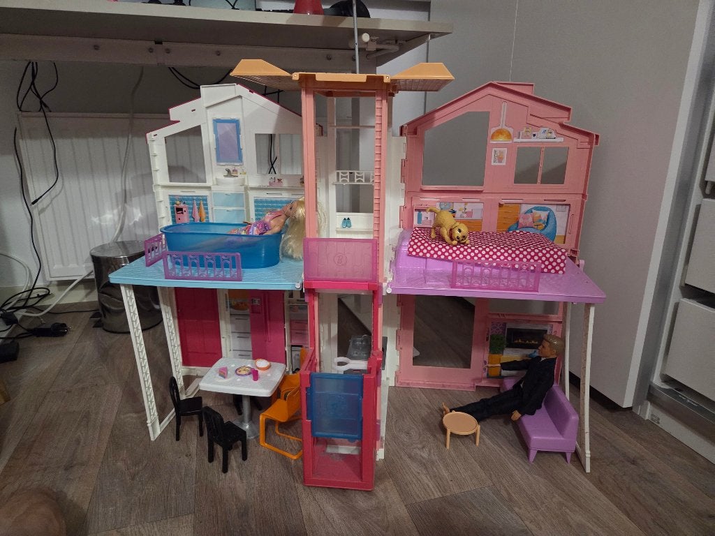 Barbiehuis (25 euro), Ophalen, Zo goed als nieuw, Poppenhuis
