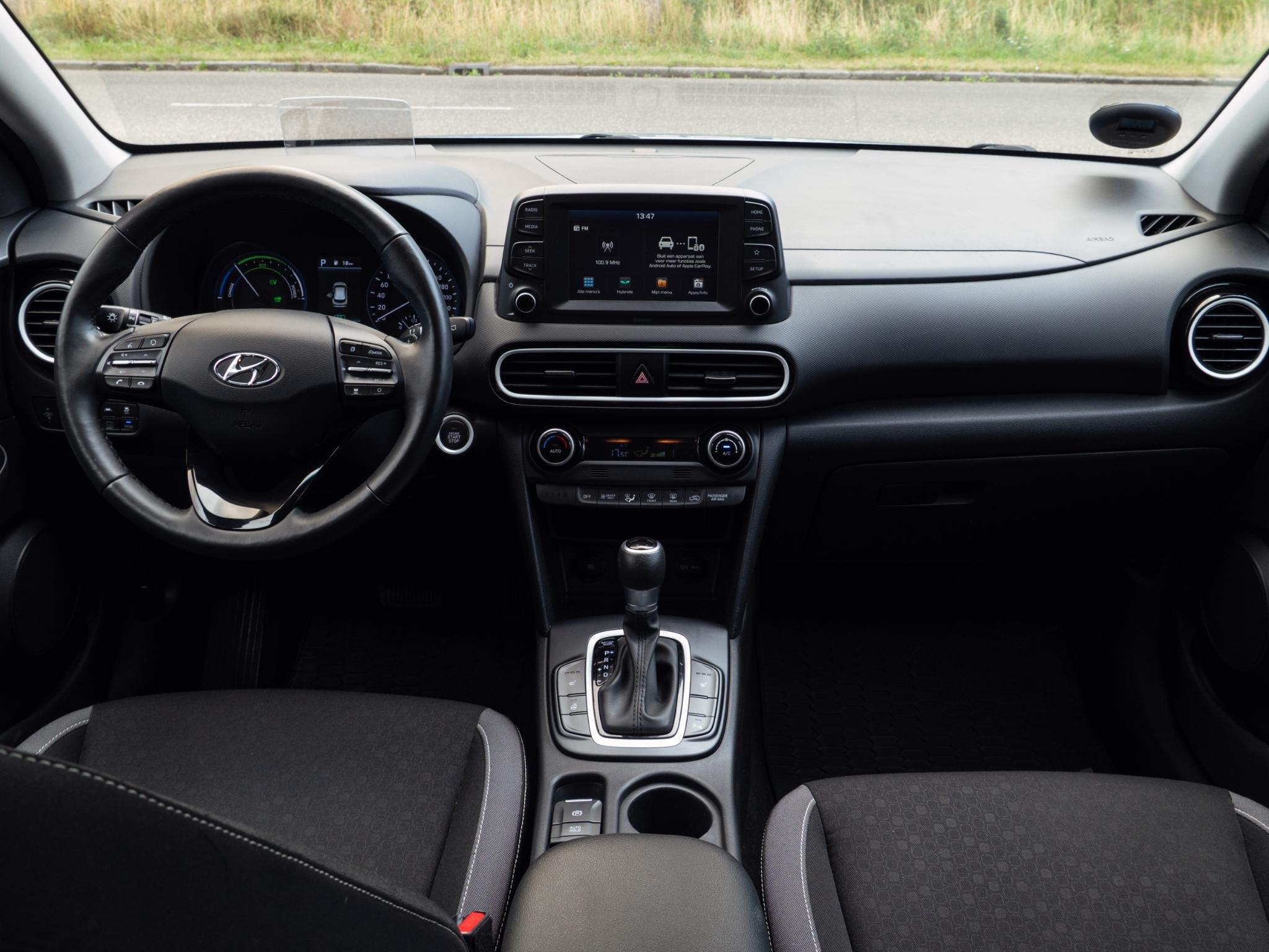 Hyundai Kona 1.6 GDI HEV Comfort|CarPlay|Trekhaak|Camera, Auto's, Hyundai, Stof, Gebruikt, Euro 6, 2 kWh