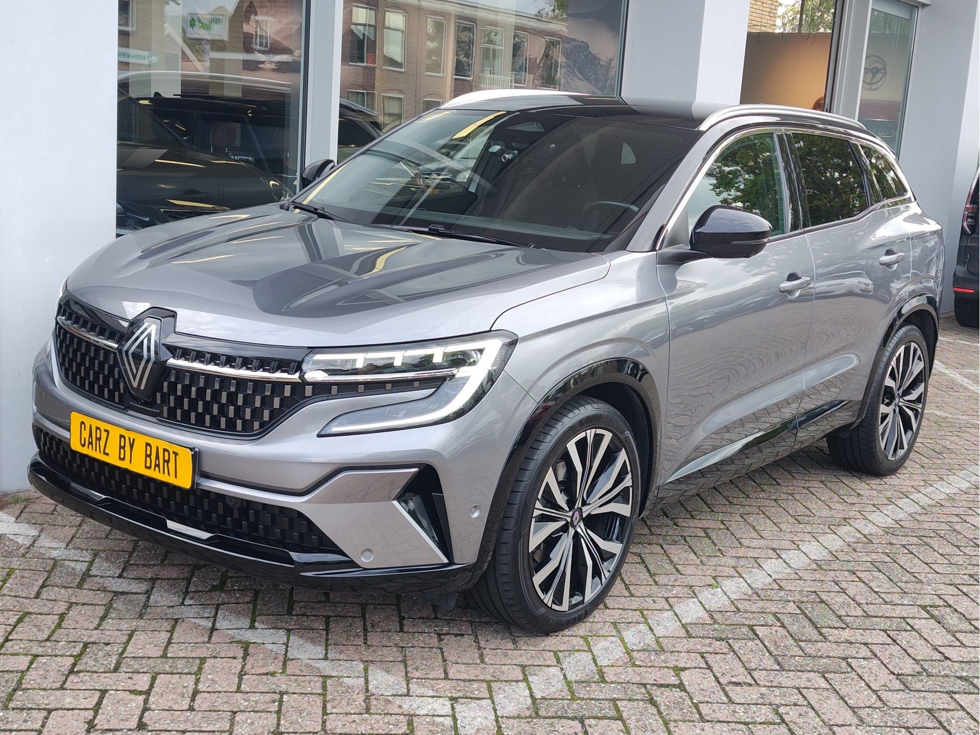 Renault Austral 1.2 E-TECH FULL HYBRID 200 ICONIC AUTOMAAT S, Auto's, 12 maanden, Gebruikt, 1199 cc, Leder en Stof