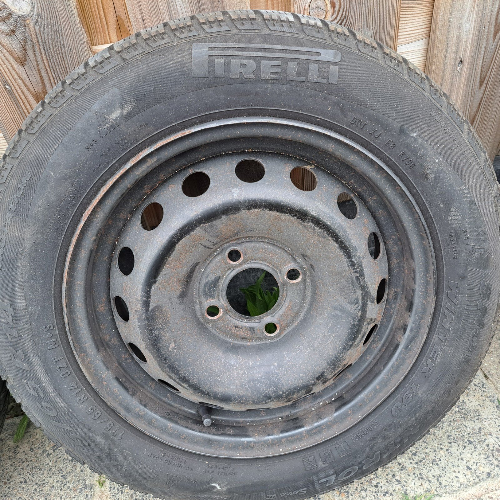 Nette Pirelli winterbanden 175/65 R14, Auto-onderdelen, Banden en Velgen, Ophalen, 14 inch, Gebruikt, 175 mm