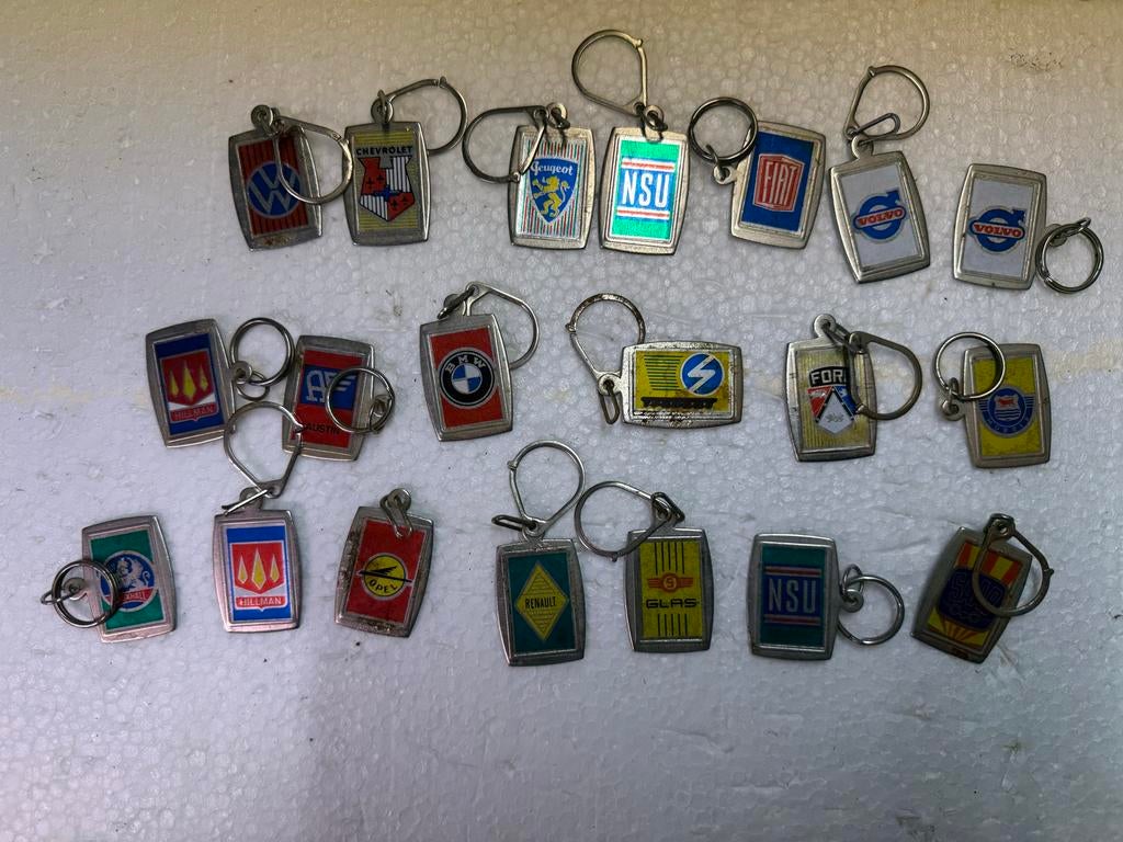 Vintage Autosleutelhangers - Diverse Merken, Verzamelen, Sleutelhangers, Ophalen of Verzenden, Gebruikt, Transport