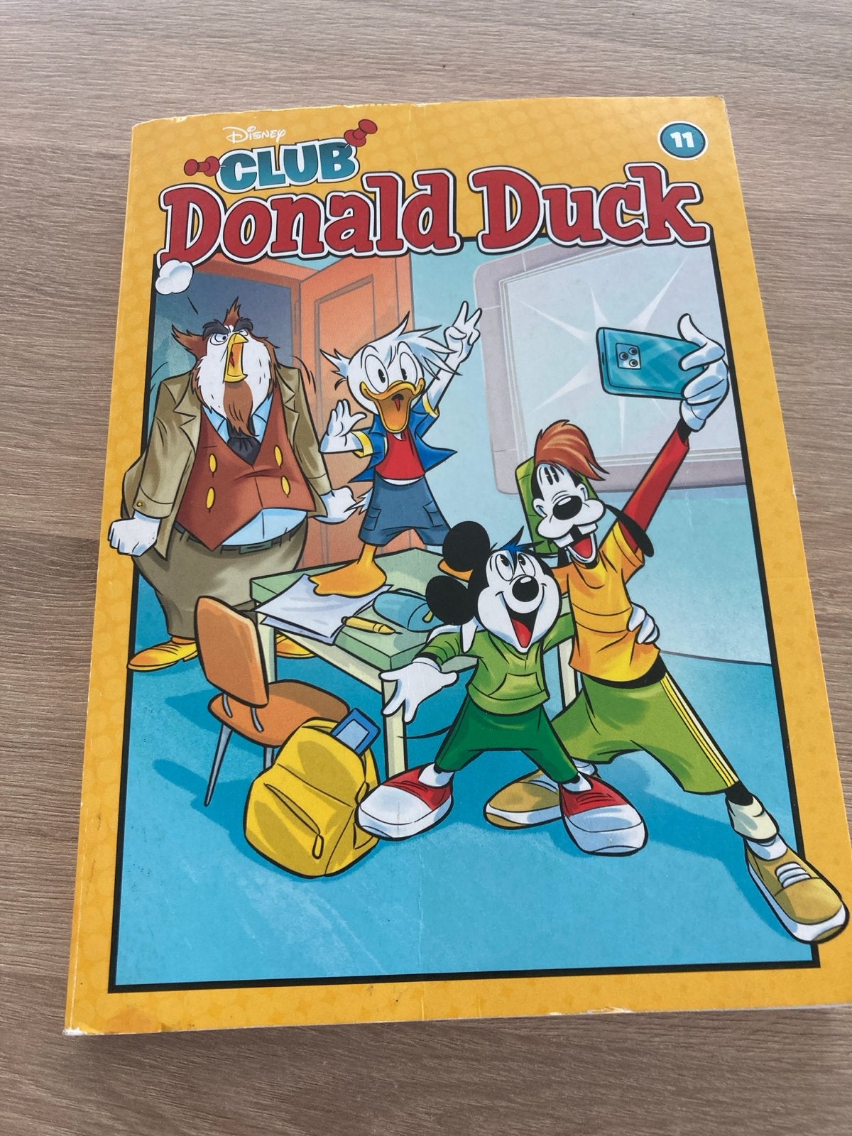 Club Donald Duck 11 - stripboek, Ophalen of Verzenden, Zo goed als nieuw, Fictie algemeen