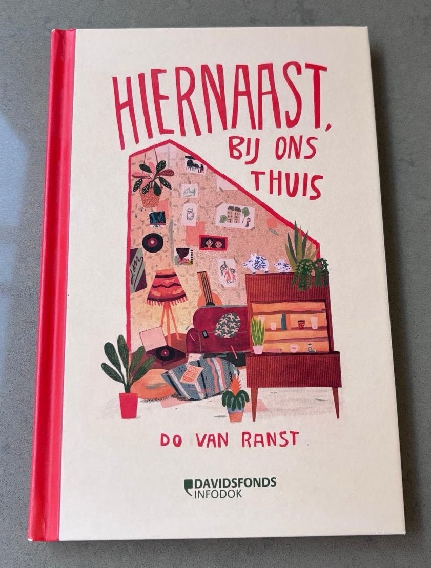 Hiernaast, bij ons thuis - Do Van Ranst - boek, Boeken, Ophalen, Zo goed als nieuw