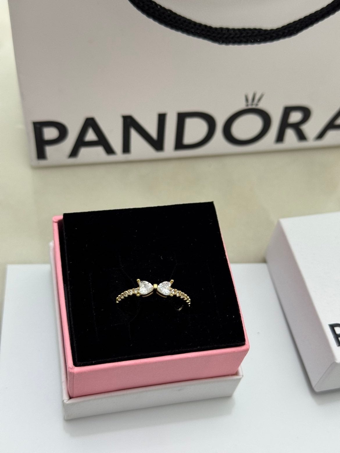 Pandora ring met hartjes en steentjes - Nieuw, Overige materialen, Nieuw, Ophalen of Verzenden, 17 tot 18