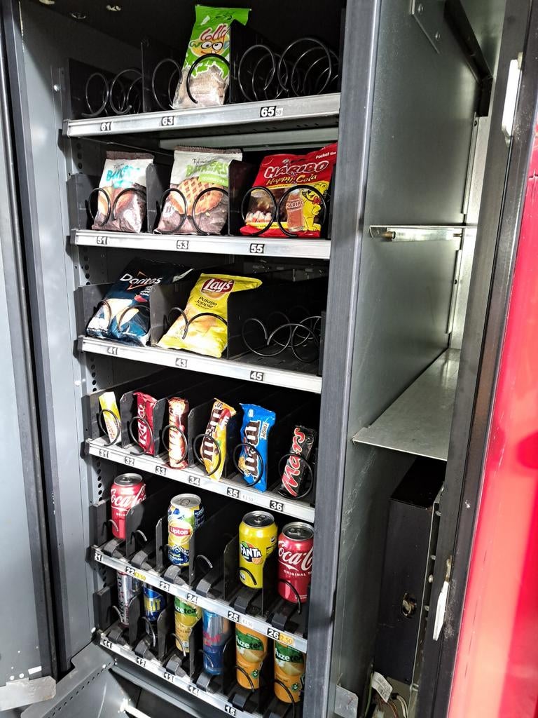 Vendo combi automaat gekoeld, Ophalen
