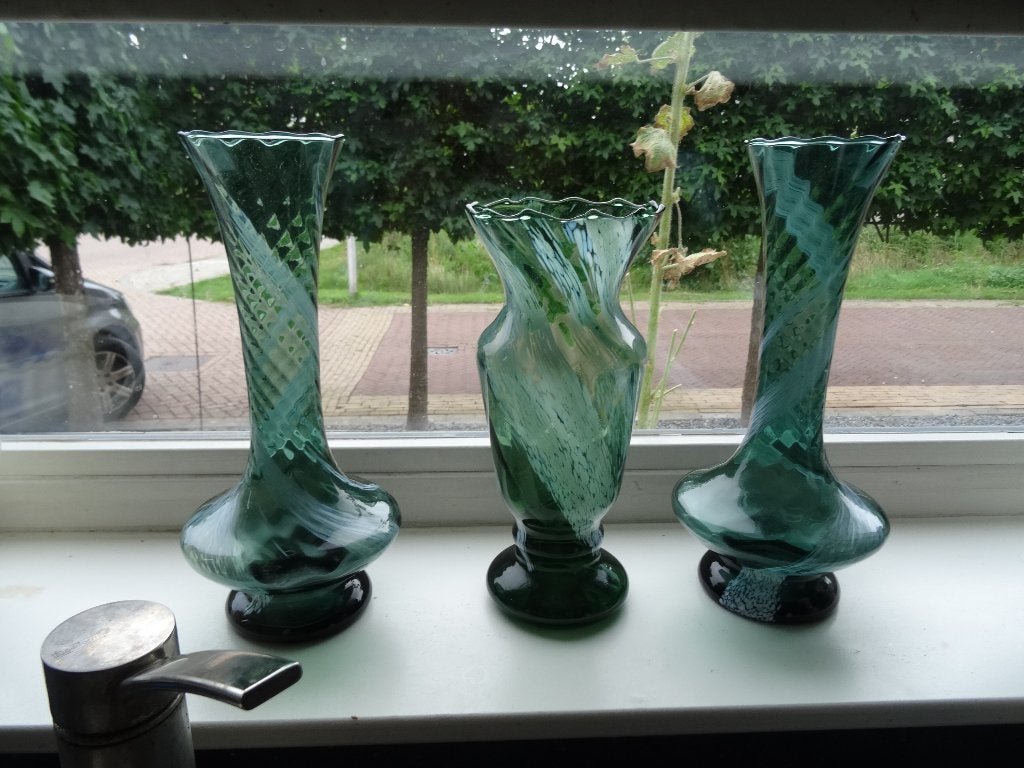 3x Oude glazen vaas kaststel groen vintage, Ophalen