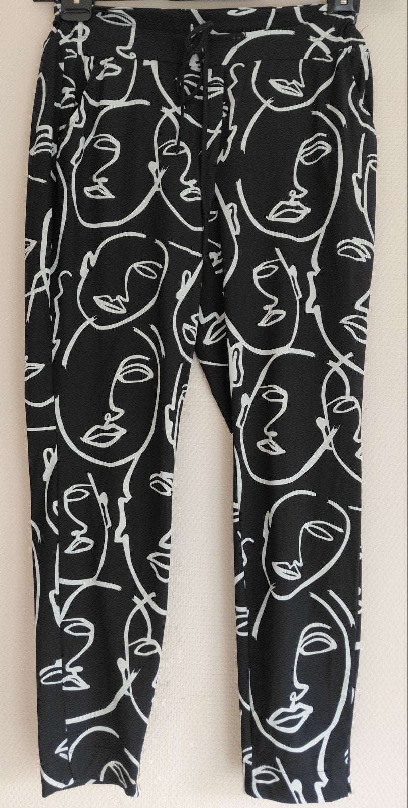 Expresso travelstof broek Maat L abstract face line art, Kleding | Dames, Expresso, Zwart, Maat 42/44 (L), Ophalen of Verzenden