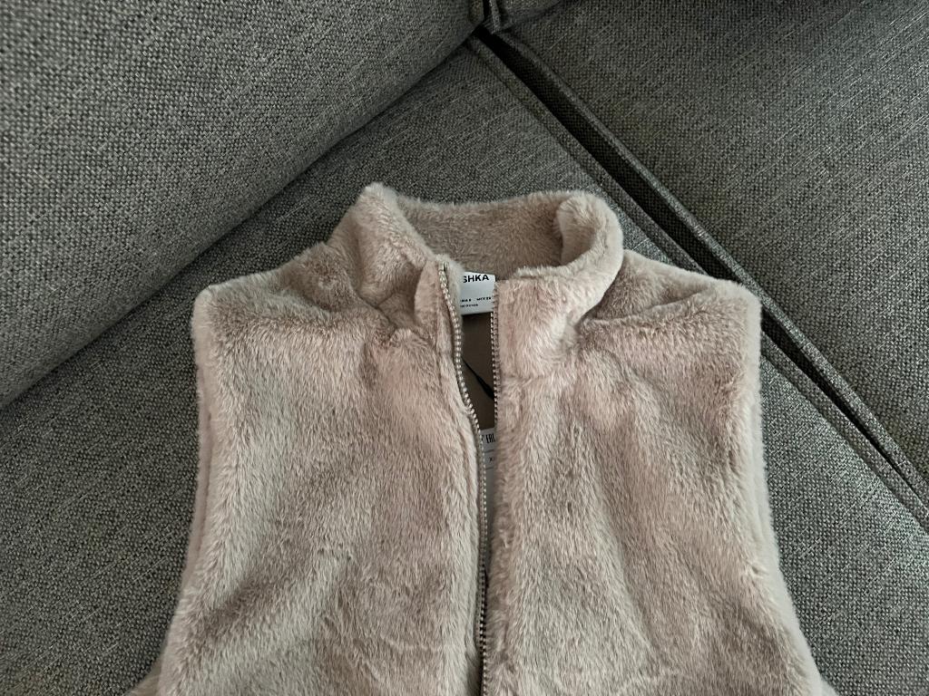 Nieuw! Fluffy bodywarmer maat s Bershka, Beige, Nieuw, Maat 36 (S), Bershka