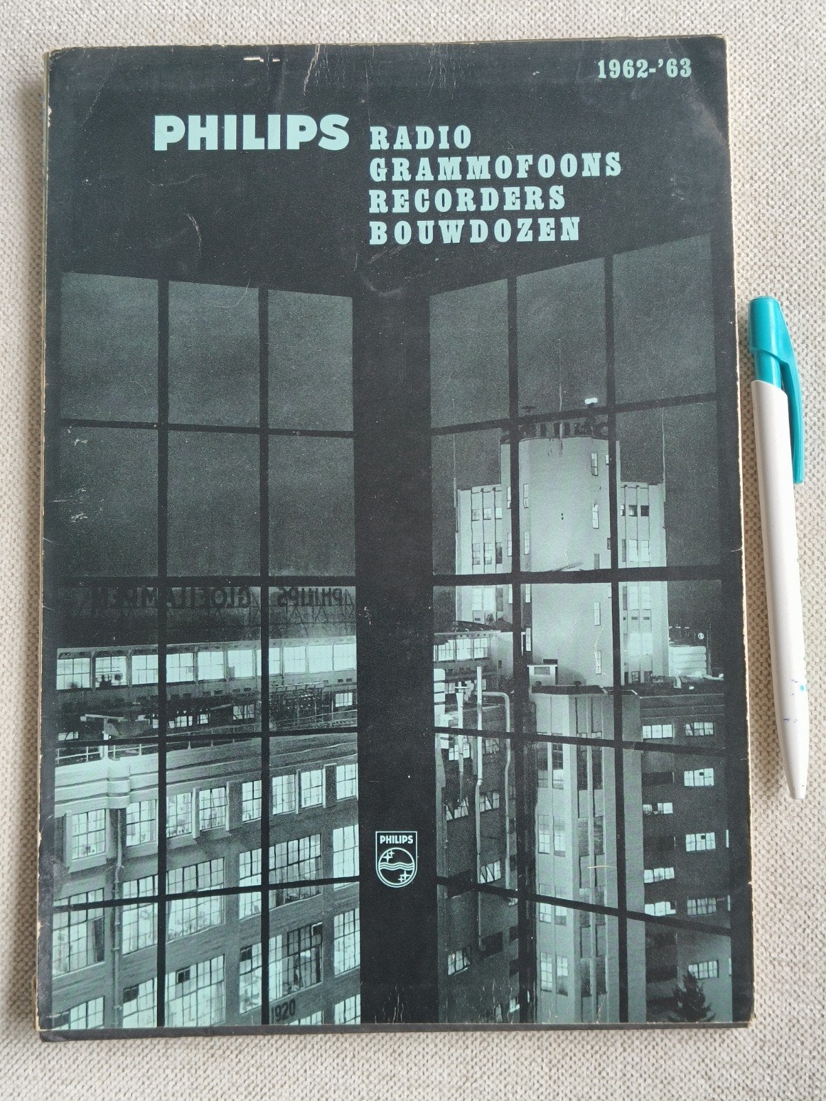 PHILIPS CATALOGUS 1962 - 1963, RADIO, BOUWDOZEN, RECORDERS, Boeken, Ophalen of Verzenden, Gelezen