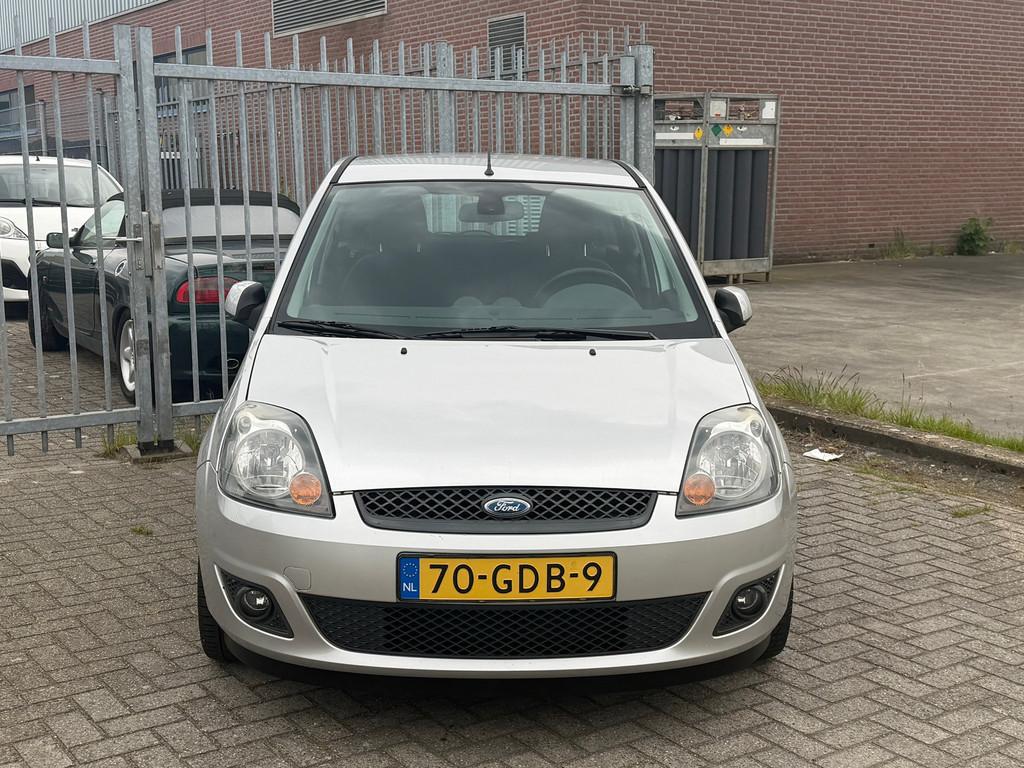 Ford Fiesta 1.3-8V Futura XL 69PK 5 DEURS! NL AUTO NAP! AIRC, Auto's, 1299 cc, Stof, Zwart, 4 cilinders
