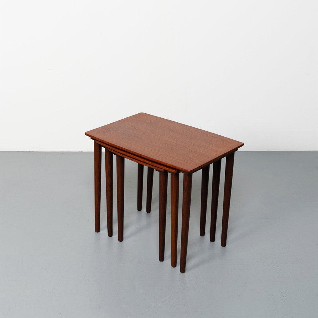 Vintage Deense bijzettafels (nesting tables) in teakhout, Huis en Inrichting, 45 tot 60 cm, Minder dan 55 cm, Gebruikt, Deens Design, Scandinavisch, Vintage, Mid Century, Retro