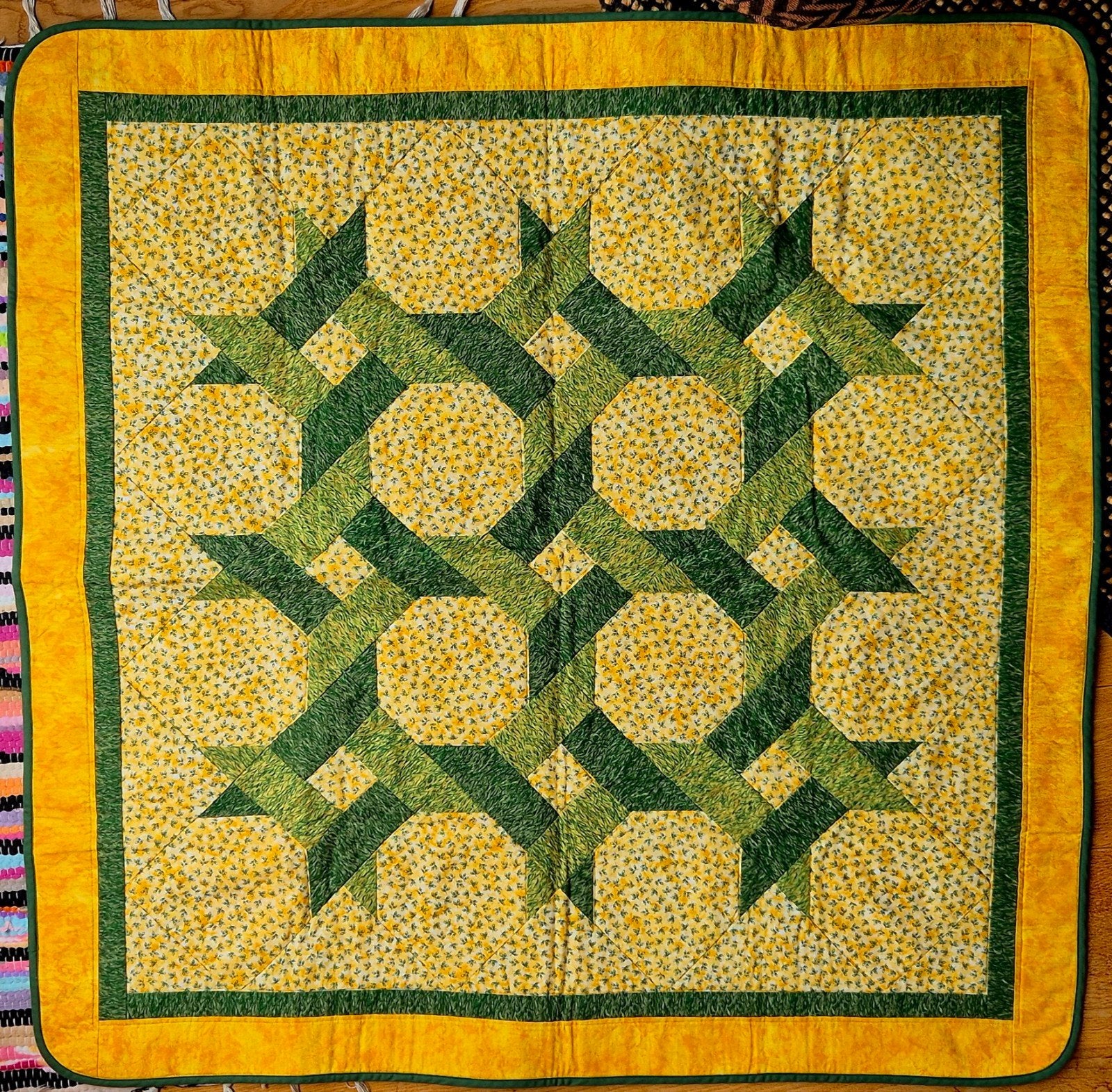 Handgemaakte Quilt - Geel en Groen Patroon, Patchwork, Handgemaakt, Traditioneel, 50 tot 100 cm, Vierkant, Zo goed als nieuw