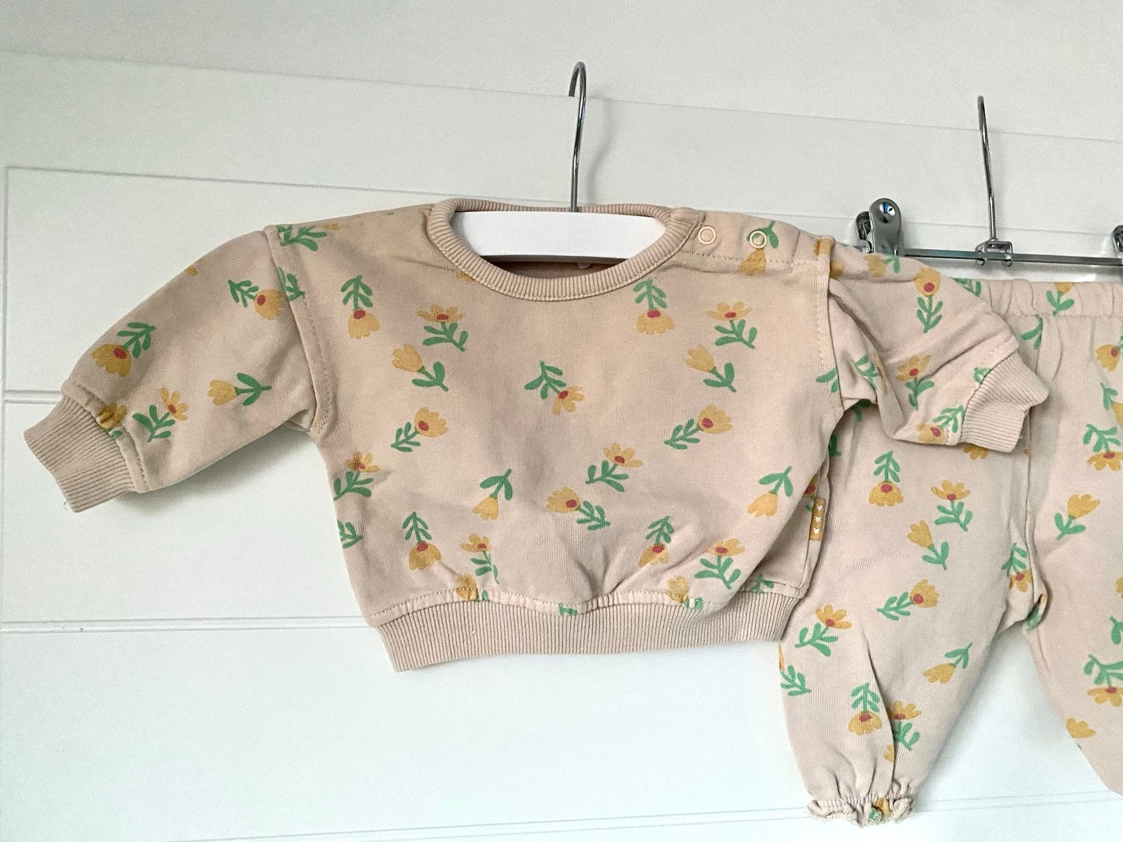 Hema Leuk baby setje met bloemetjesprint - maat 50, Ophalen of Verzenden, Zo goed als nieuw, Jongetje of Meisje