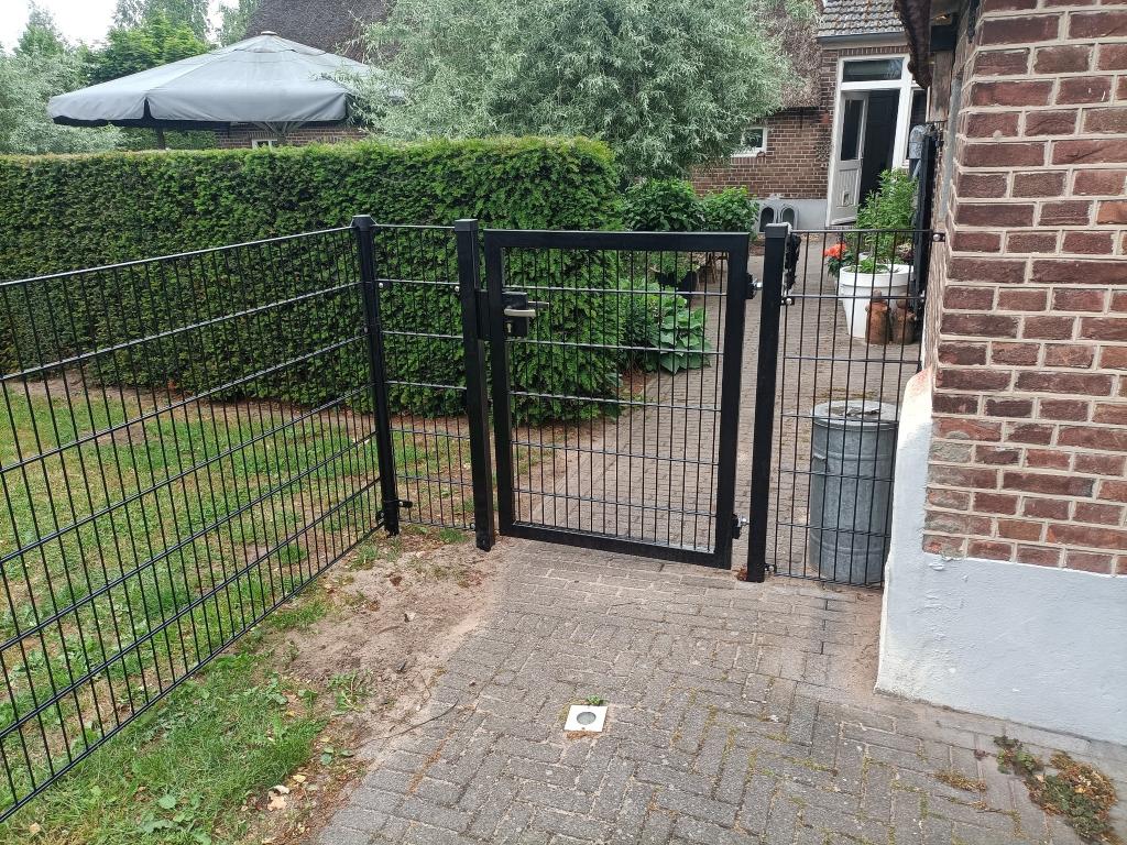 25 meter dubbelstaafmat met poort - 120cm hoog – B-keus, Met poort, Nieuw, Dubbelstaafmat hekwerk, Ophalen of Verzenden