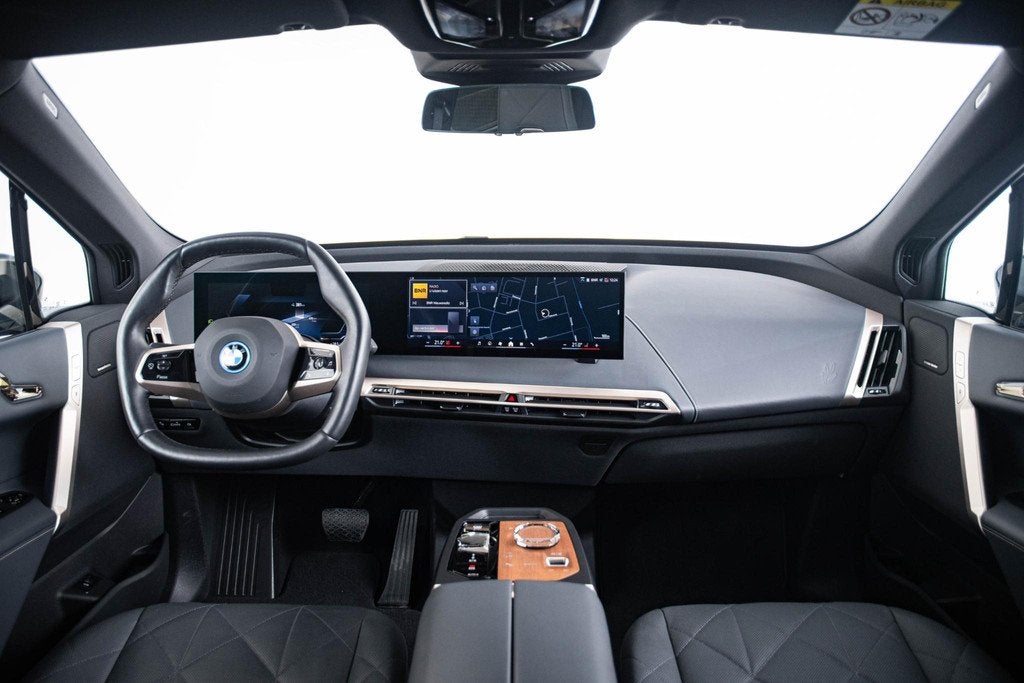 BMW iX xDrive50 High Executive 112 kWh Sportpakket - Panoram, Auto's, Automaat, Gebruikt, Leder, Vierwielaandrijving