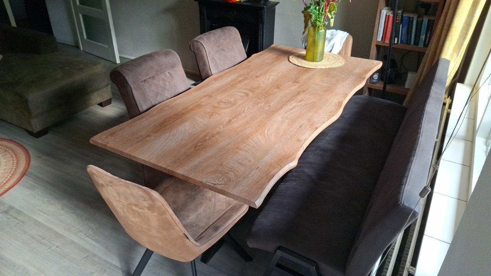 tafelblad met organische vorm .Het tafelblad is gemaakt van, Ophalen, Eikenhout, 50 tot 100 cm, Zo goed als nieuw