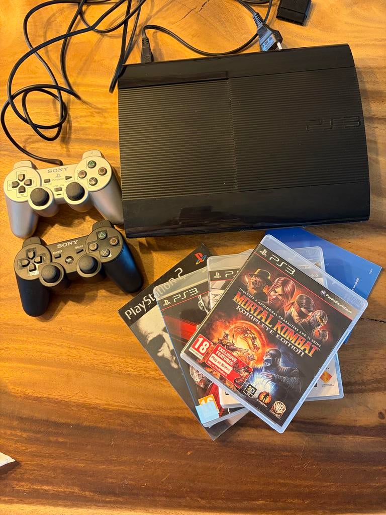 PlayStation 3 Super Slim met 2 controllers en 4 spellen, Spelcomputers en Games, Games | Sony PlayStation 3, Ophalen, Vanaf 18 jaar