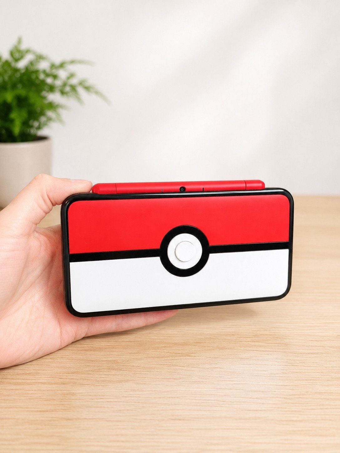 Nintendo 2DS XL Poké Ball Edition, Ophalen of Verzenden, Zo goed als nieuw, Rood, 2DS XL