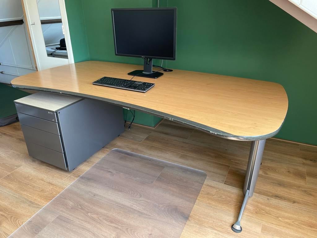Bureau 200x95 cm in hoogte verstelbaar, Huis en Inrichting, Bureaus, Ophalen, Gebruikt, 95 cm, In hoogte verstelbaar