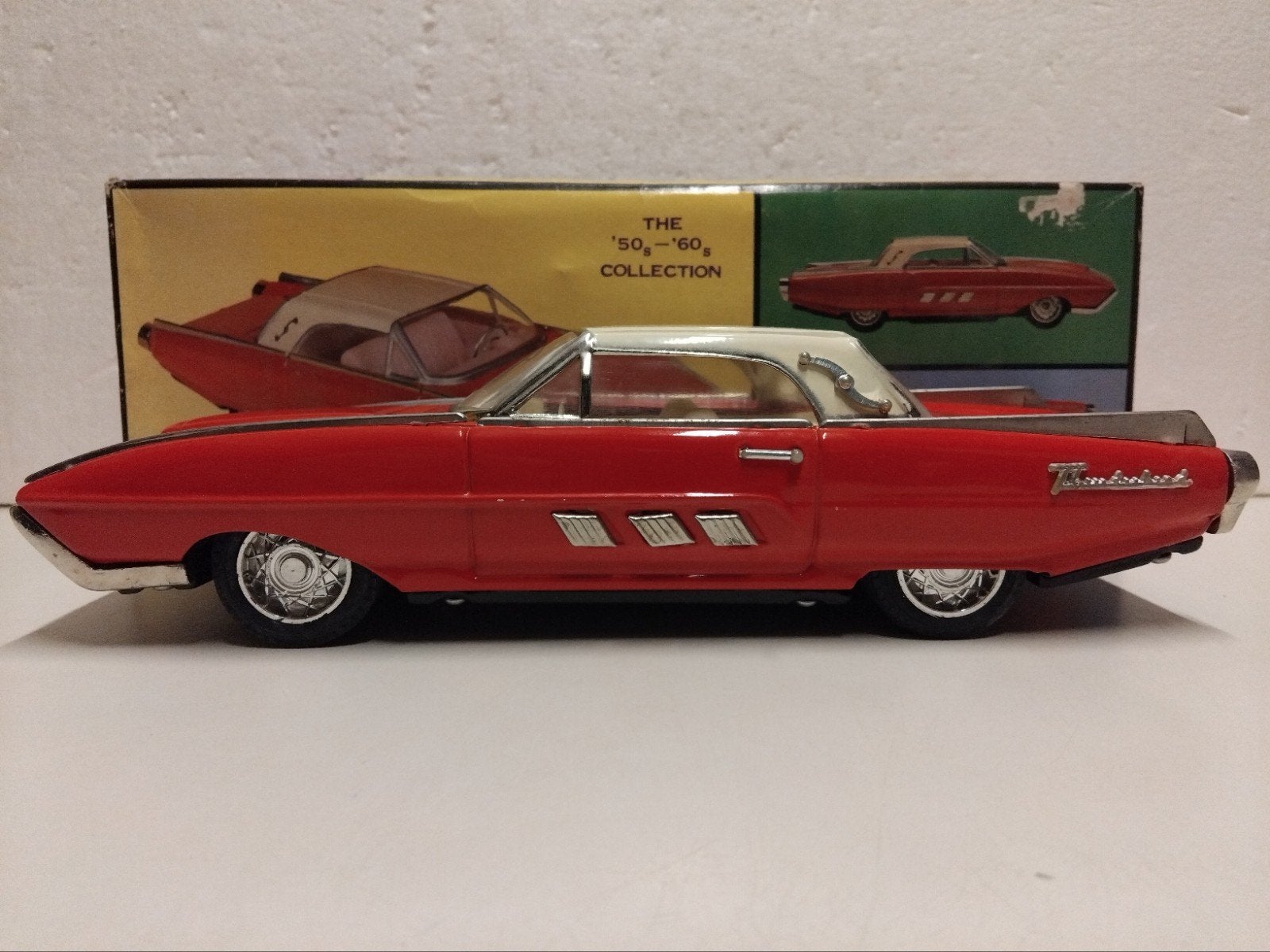 blikken Ford Thunderbird rood The 50/60 Collection  KRD, Hobby en Vrije tijd, Ophalen of Verzenden, Zo goed als nieuw, Auto, Overige merken