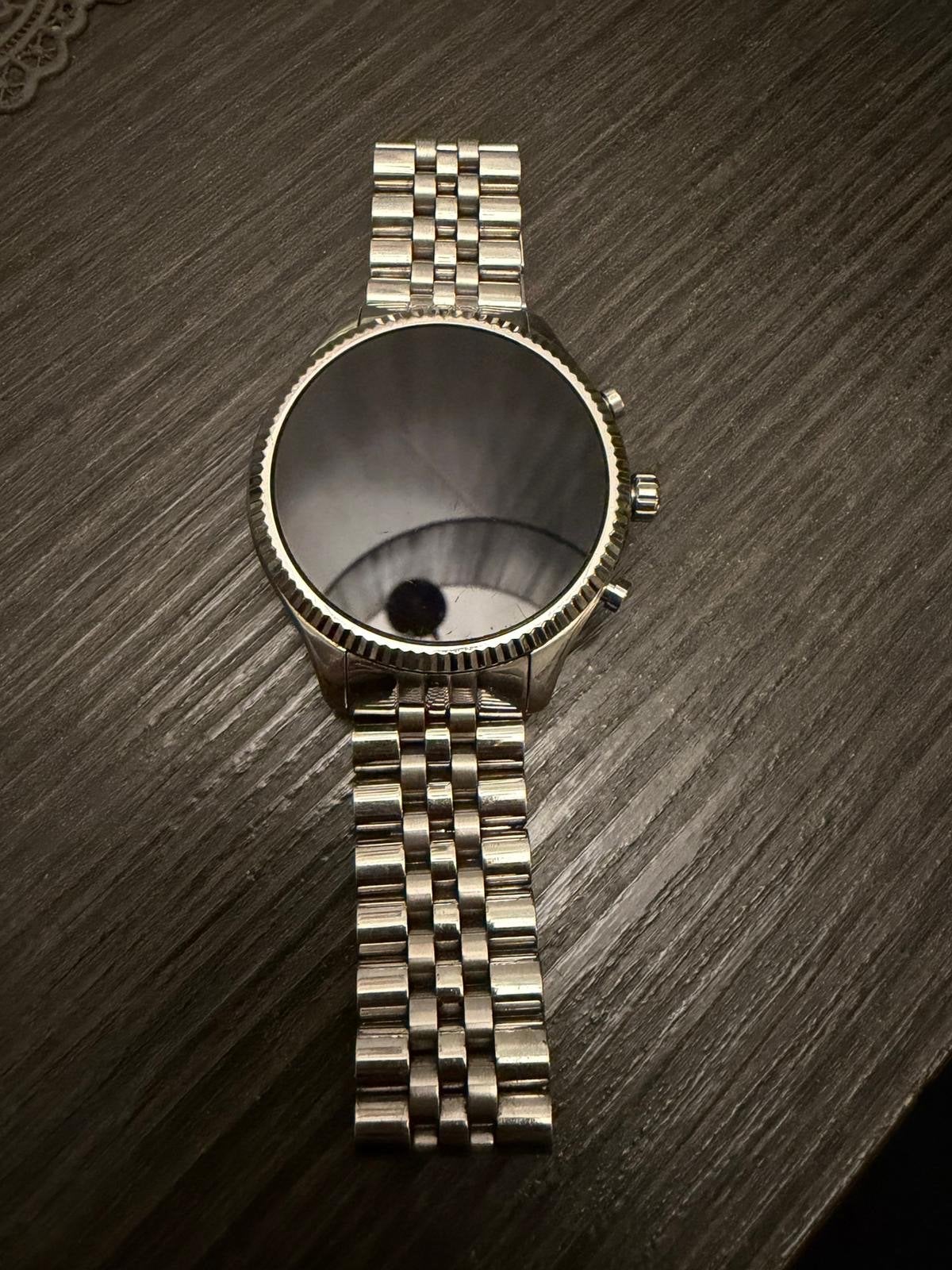 Stijlvolle Smartwatch met Metalen Band - Zilver, Ophalen of Verzenden, Hartslag, Zo goed als nieuw, Zilver
