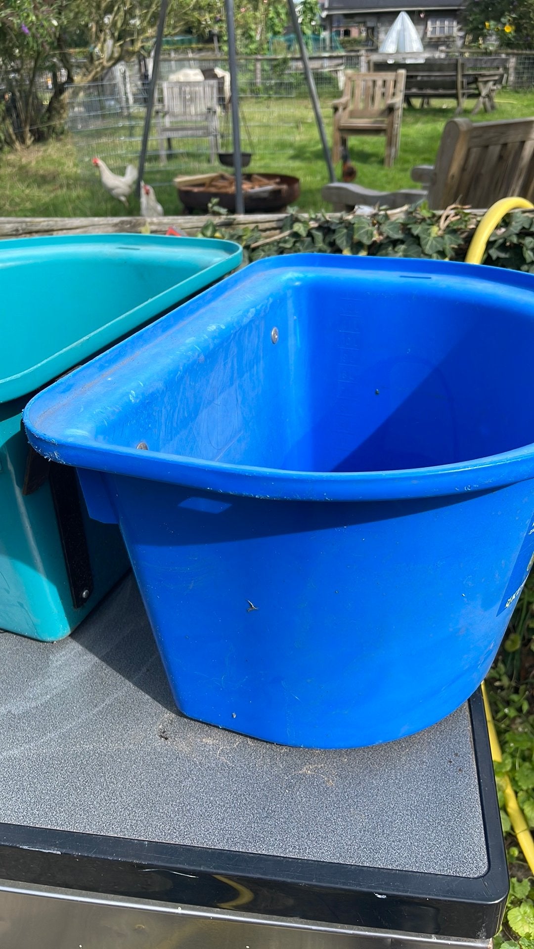 2 Voerbakken ., Dieren en Toebehoren, Ophalen, Zo goed als nieuw