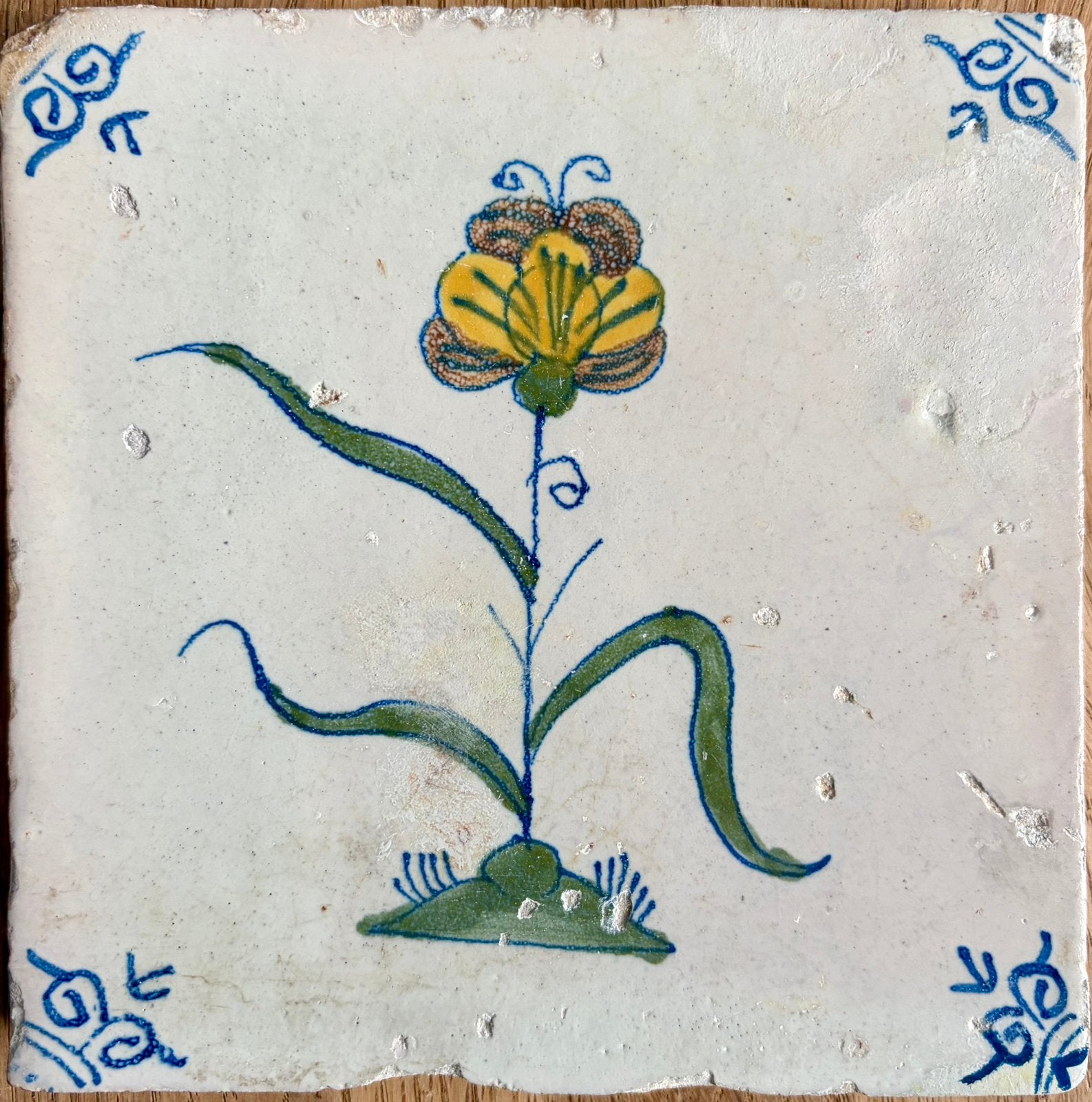 17e eeuwse tegel met bloem, Ophalen of Verzenden