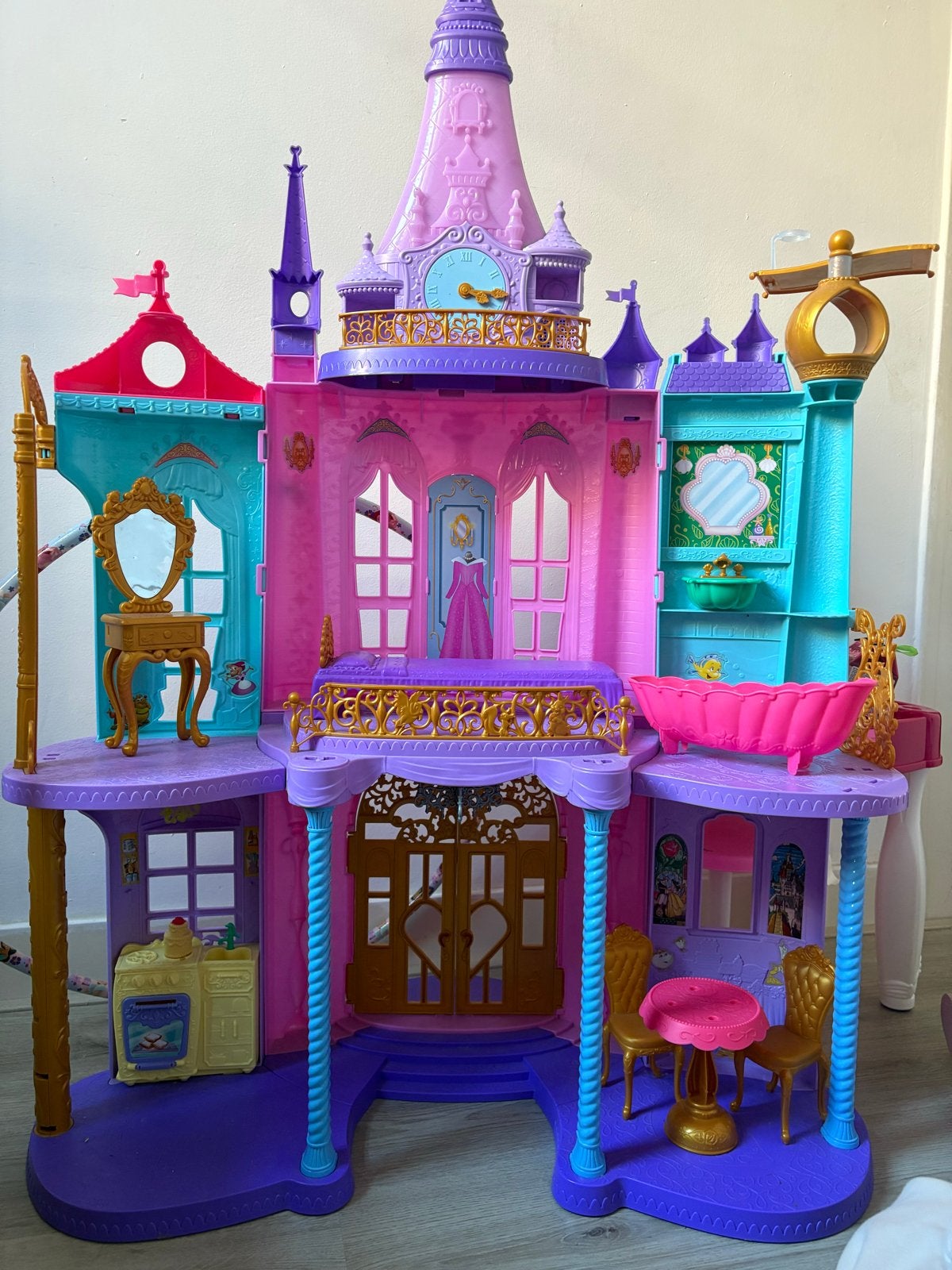 Disney Princess Kasteel Poppenhuis met Meubels, Ophalen of Verzenden, Zo goed als nieuw, Poppenhuis