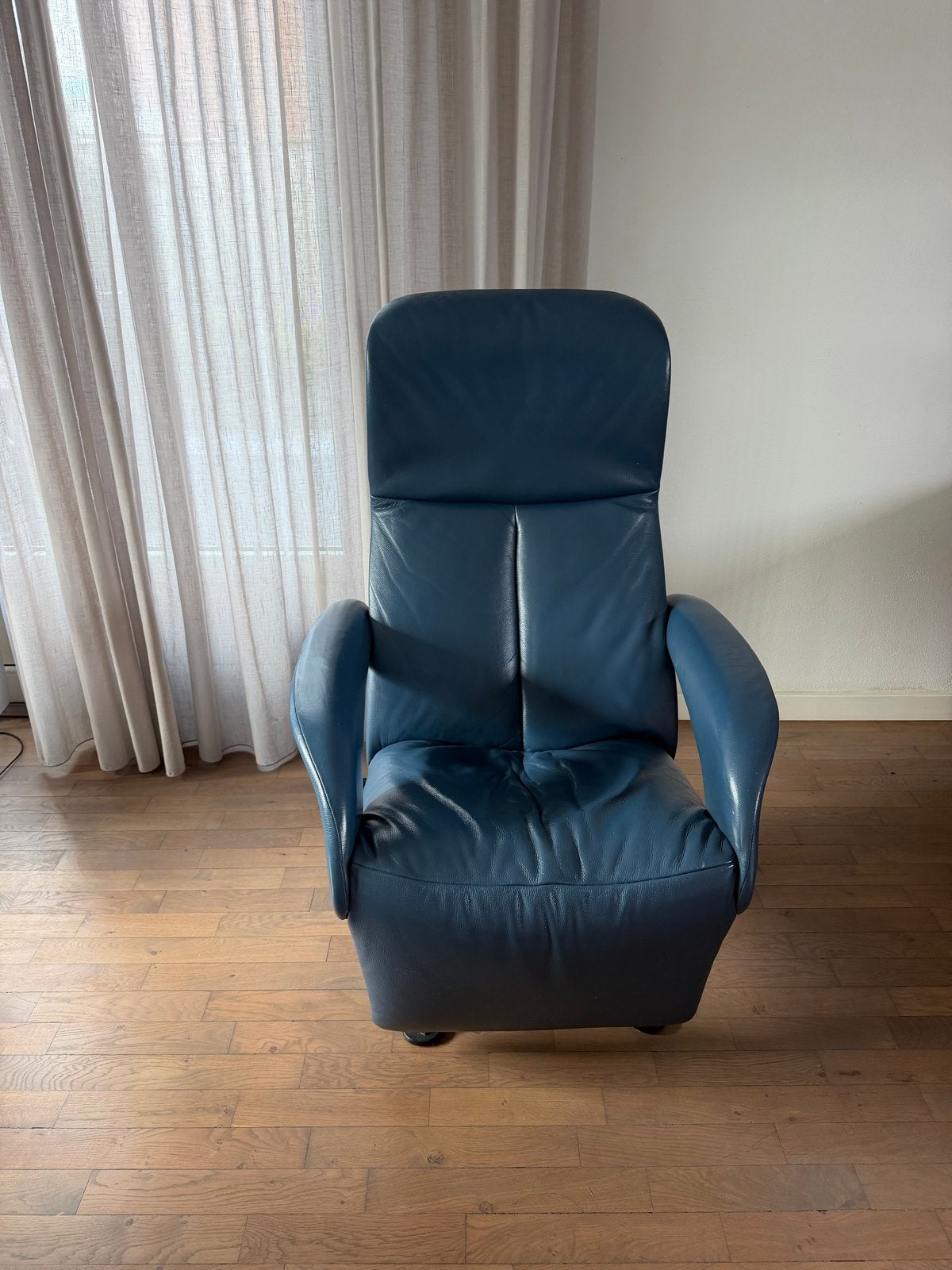 Jori Symphony relaxfauteuil in blauw leer - verstelbaar, Huis en Inrichting, Ophalen, Gebruikt, Minder dan 75 cm, Leer
