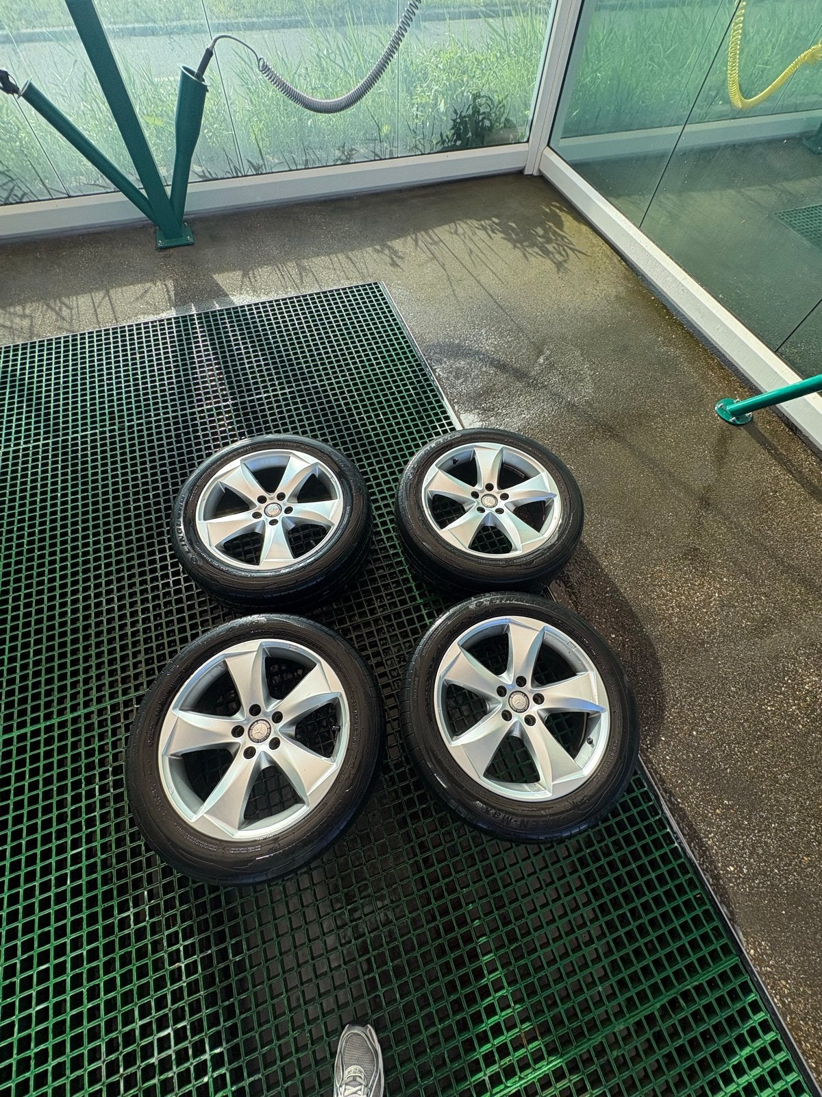 Mercedes Sprinter 18 inch Velgen met Banden 235/50R18, Auto-onderdelen, Ophalen, 18 inch, Banden en Velgen, 235 mm