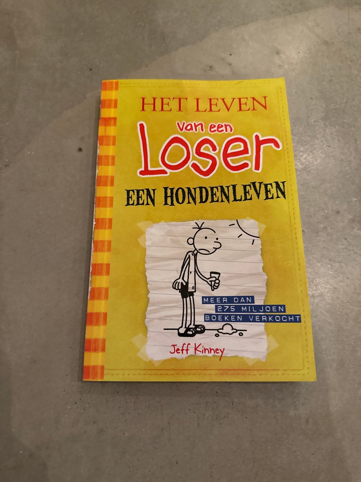 Het Leven van een Loser Een Hondenleven, Ophalen of Verzenden, Zo goed als nieuw