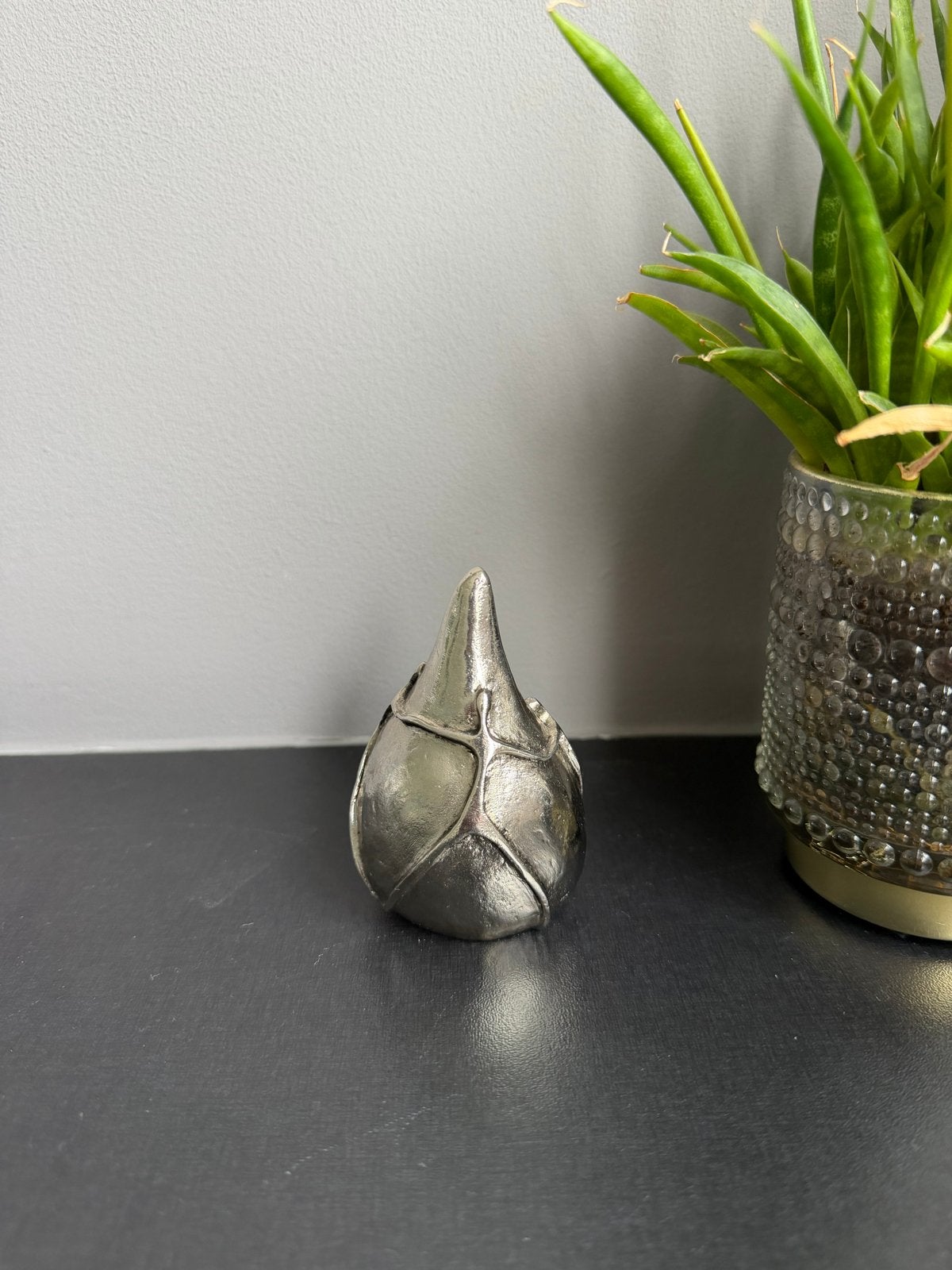 Bloeddruppel sculptuur van Corry Ammerlaan-van Niekerk, Antiek en Kunst, Zilver, Minder dan 20 cm, Ophalen of Verzenden, Gemerkt