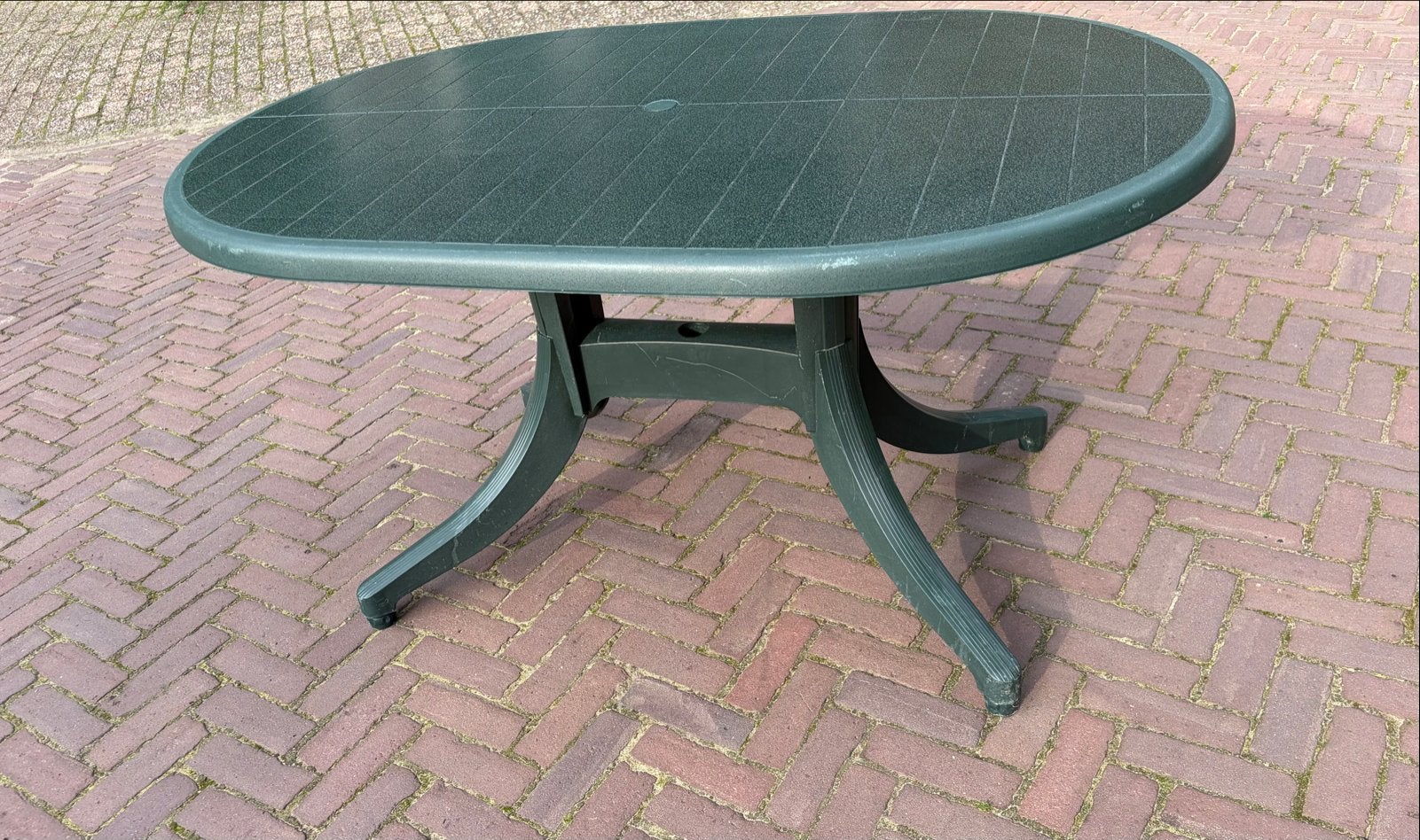 Ovale tuintafel van kunststof - Donkergroen, Tuin en Terras, Ophalen, Gebruikt, Ovaal, Kunststof