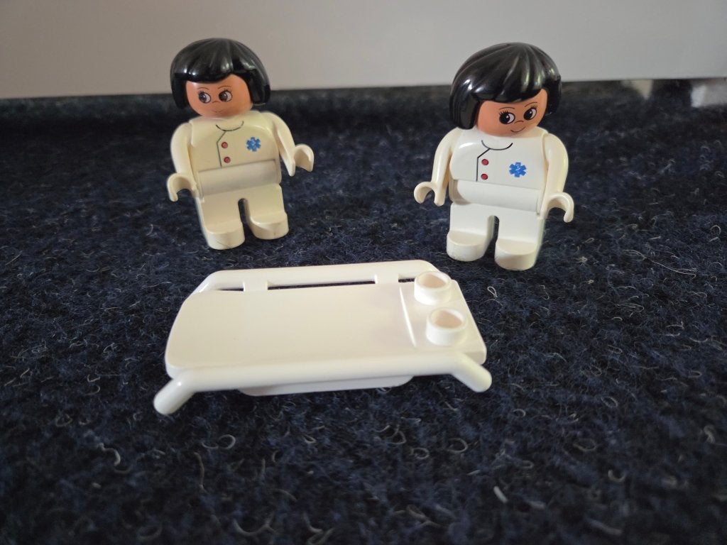Duplo Ambulance personeel met brancard, Ophalen of Verzenden, Zo goed als nieuw, Duplo
