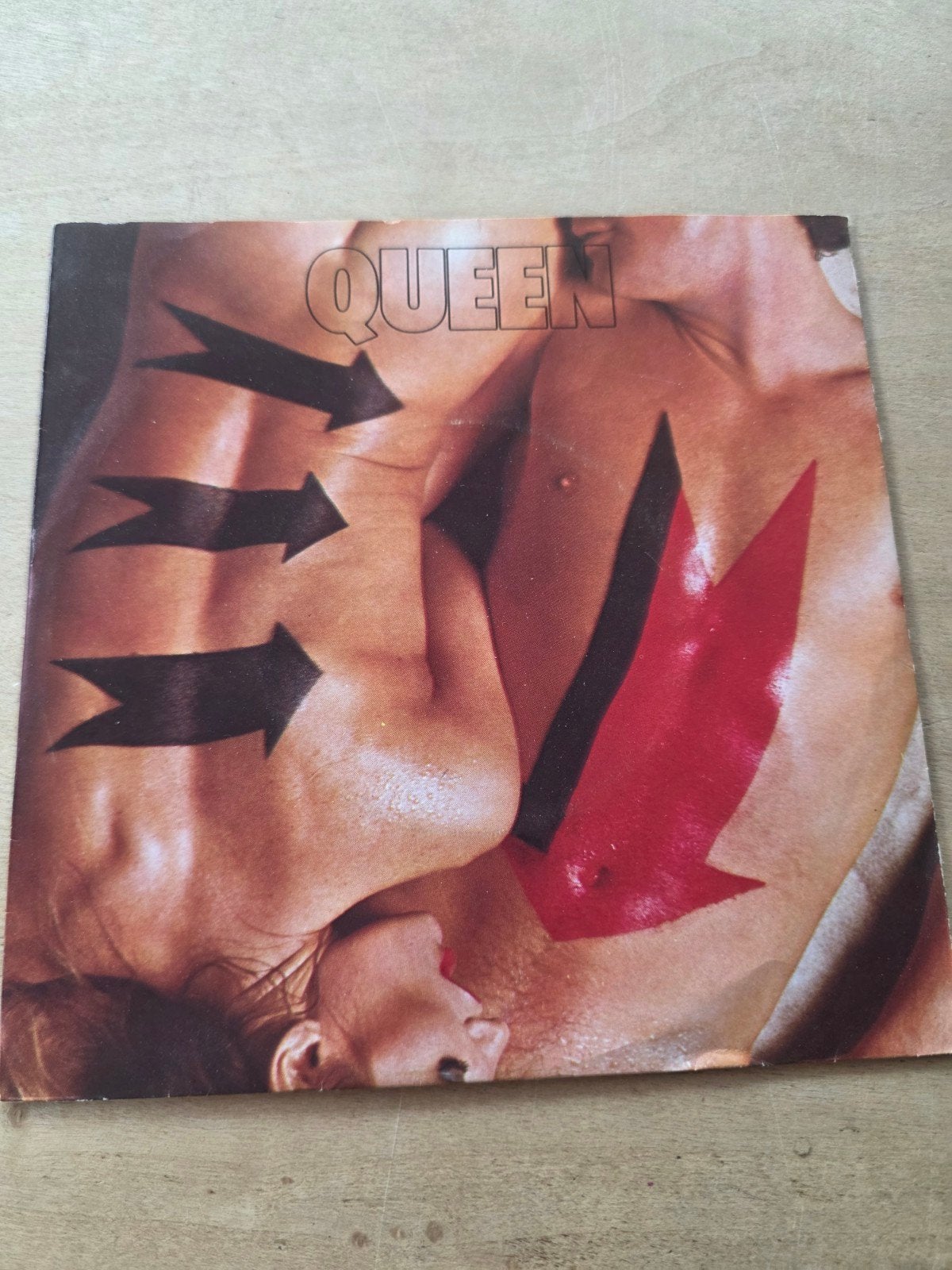 Queen - Body language, Cd's en Dvd's, Vinyl Singles, Gebruikt, Pop, Overige typen, Beschermende buitenhoes, Fotohoes, 7 inch, Ophalen of Verzenden