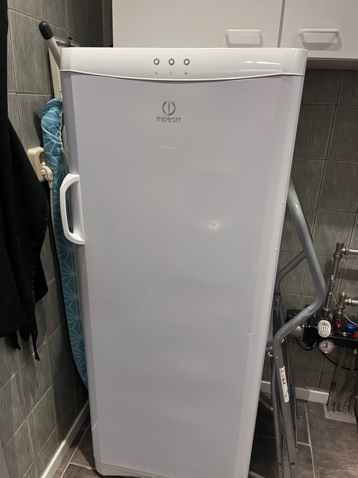 Indesit vriezer - perfect voor extra vriesruimte, Gebruikt, 100 tot 150 liter, Met aparte vriezer, Ophalen of Verzenden