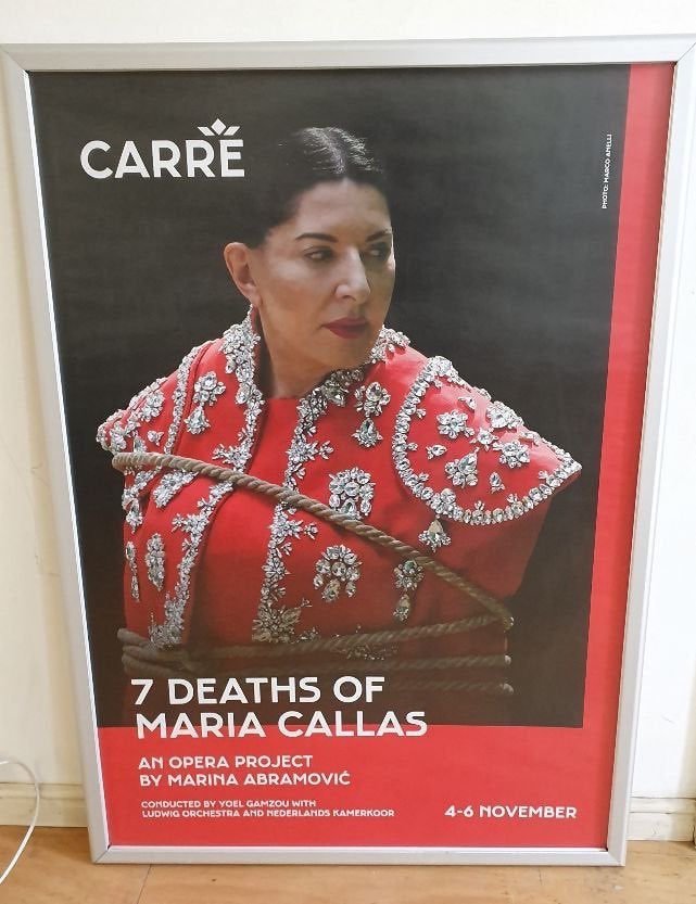 Poster Marina Abramovic - optreden Carre in bilboard lijst, Antiek en Kunst, Ophalen
